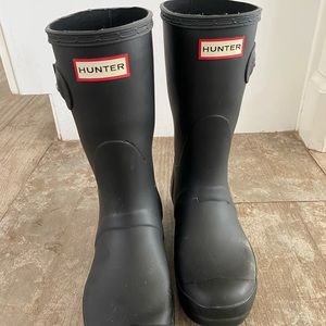Hunter mid calf rain boots in black